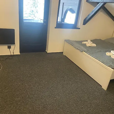 Lovecký Zámeček Orion 3* Liberec